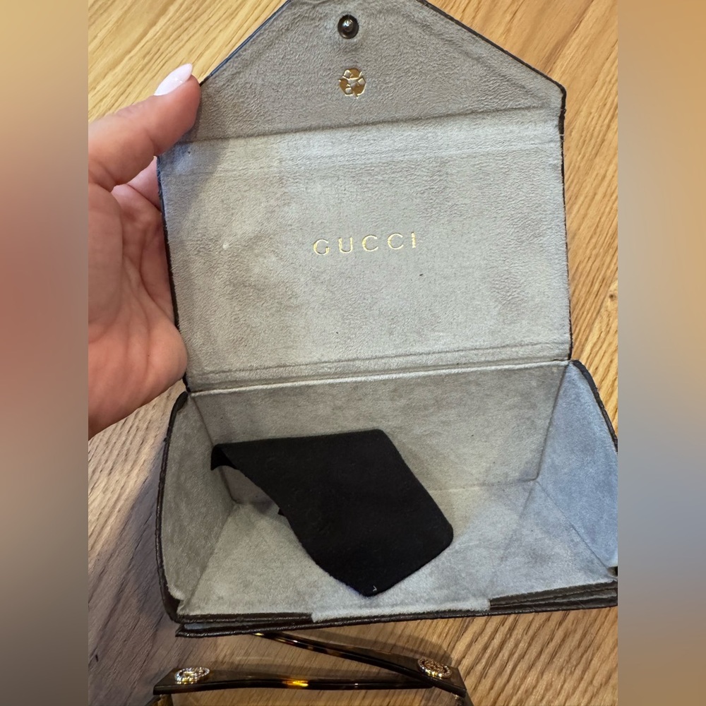 Gucci Tortoiseshell Sunglasses with Gold Crystal GG Logo - Picture 4 of 9
